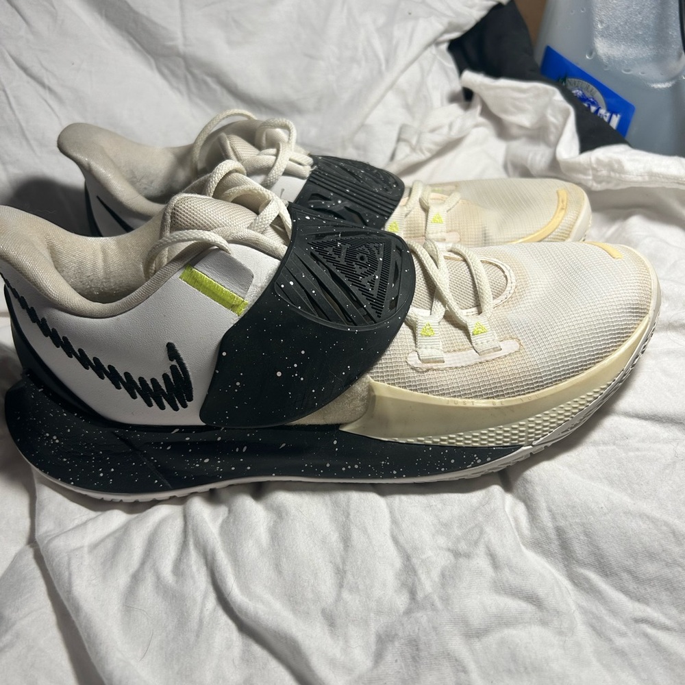 Kyrie Irving eclipse